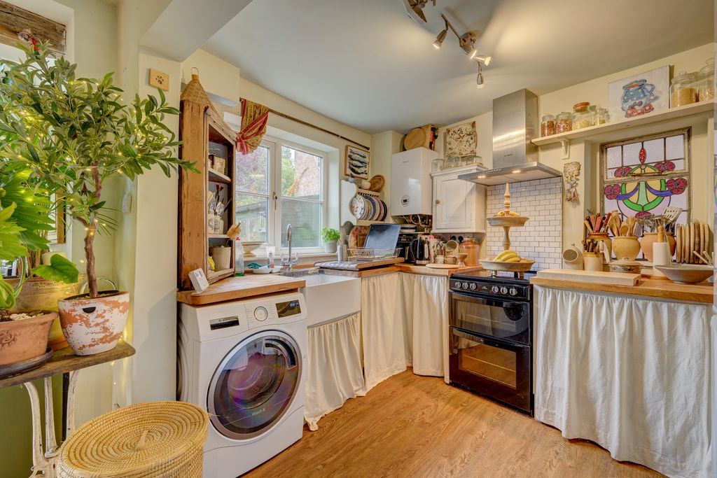 Property photo 2 of 16 Kitchen
