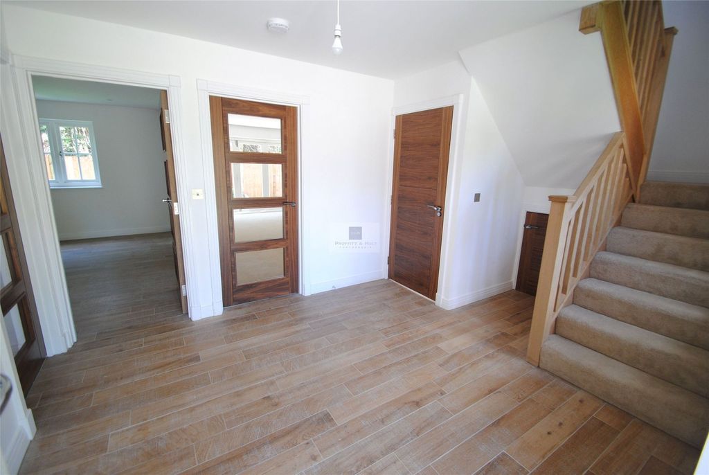 Property photo 2 of 15 Entrance Hall