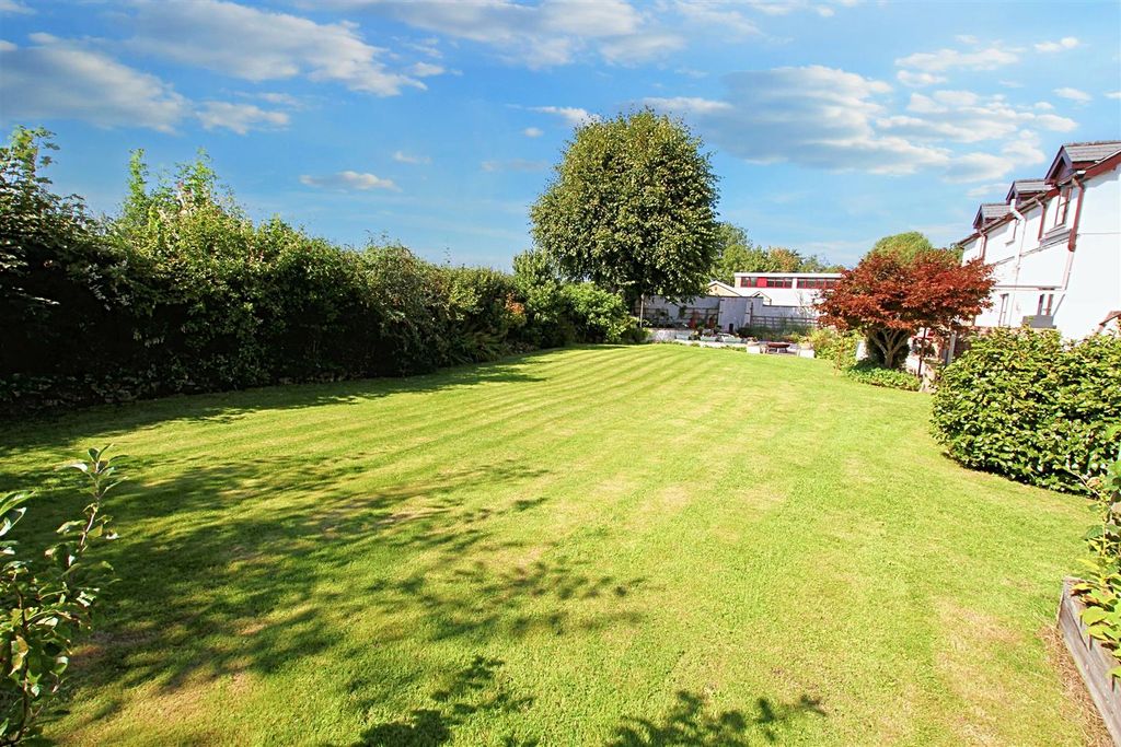 Property photo 2 of 54 Rear Gardens