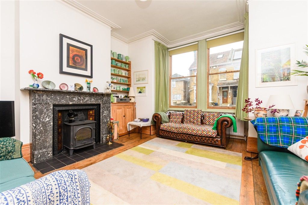 Property photo 2 of 19 Lounge