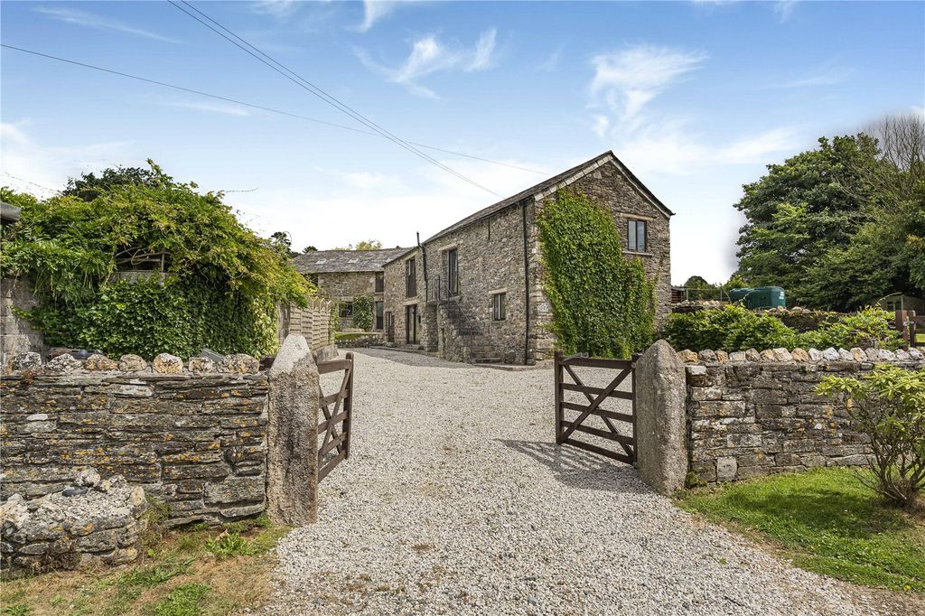 Property photo 1 of 14 Entrance