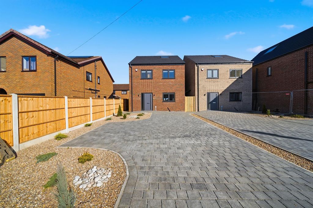 Property photo 1 of 24 4599_Fir Tree Lane, Thorpe Willoughby, Selby 01_29