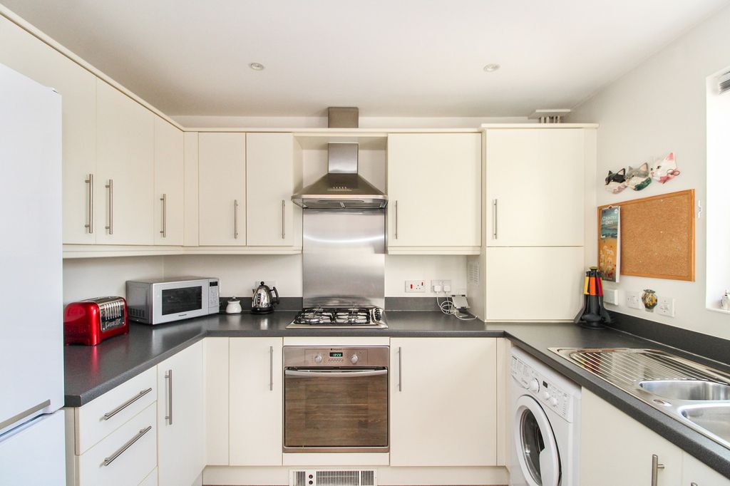 Property photo 3 of 14 Kitchen