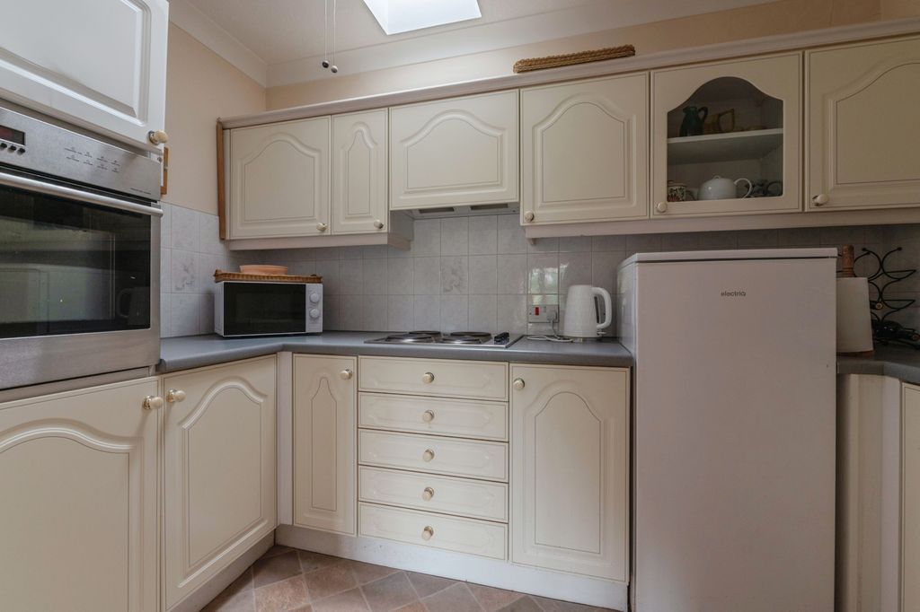 Property photo 3 of 17 Kitchen