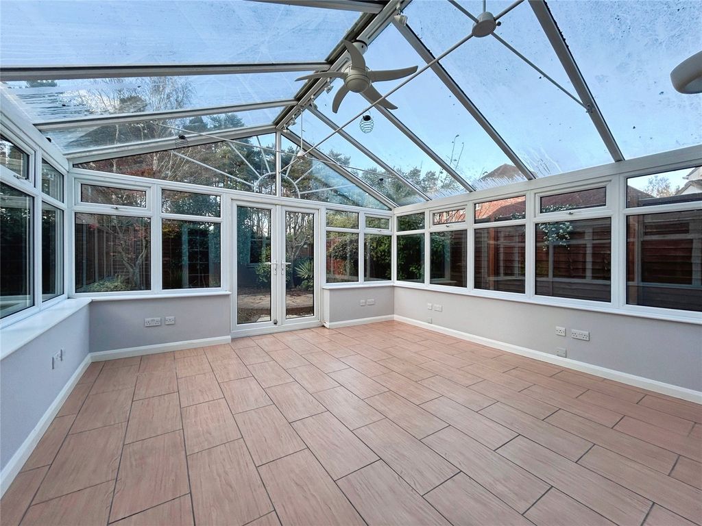 Property photo 3 of 16 Conservatory