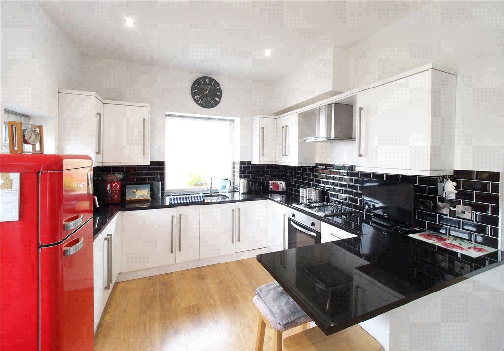 Property photo 3 of 27 Kitchen