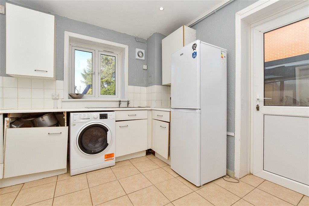 Property photo 3 of 8 Kitchen