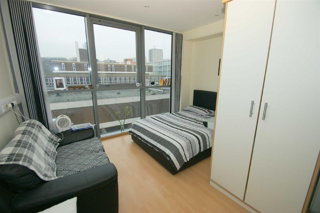 Property photo 2 of 5