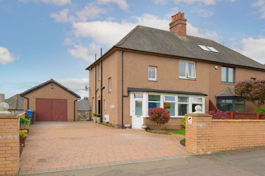 Property photo 1 of 33