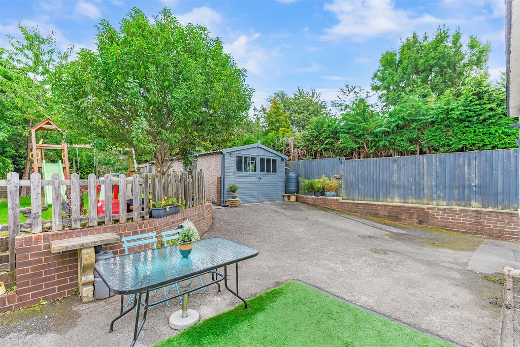 Property photo 2 of 17 Garden 2.Jpg