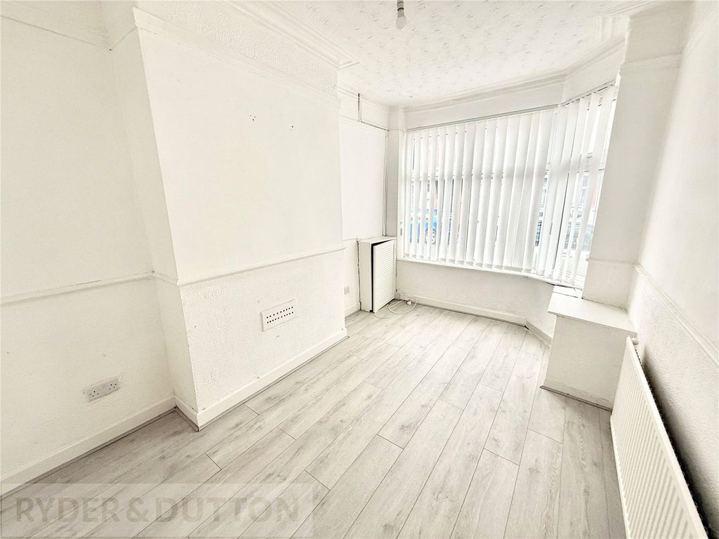 Property photo 2 of 22 Lounge
