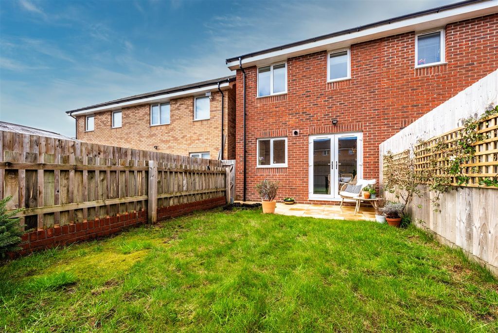 Property photo 2 of 25 External