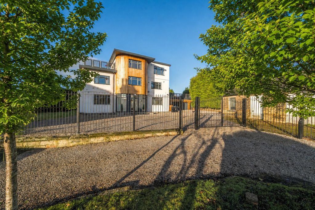 Property photo 1 of 27