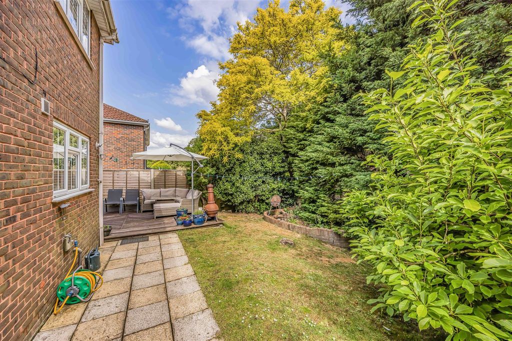 Property photo 2 of 18 6 Mallow Close, Purbrook-Small-Porticomarketing-Ne