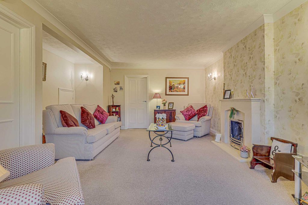 Property photo 2 of 34