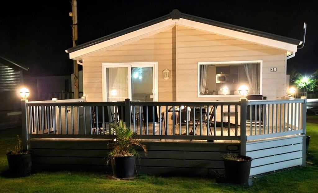 Property photo 1 of 32