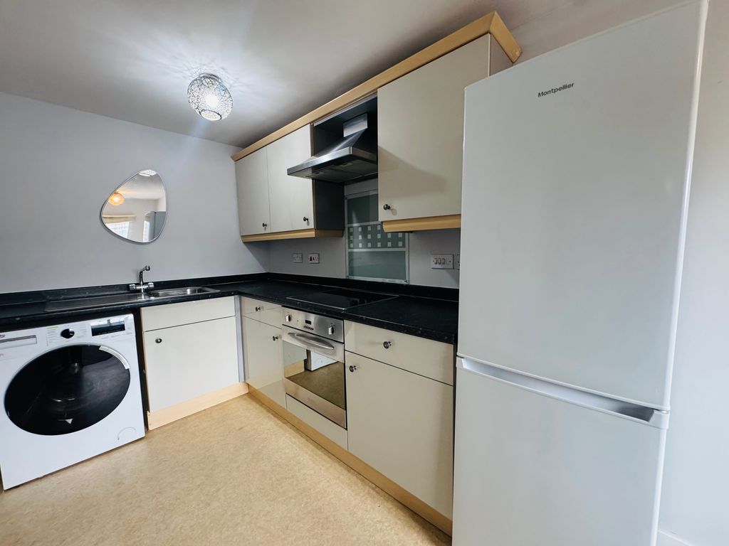 Property photo 3 of 7 Kitchen