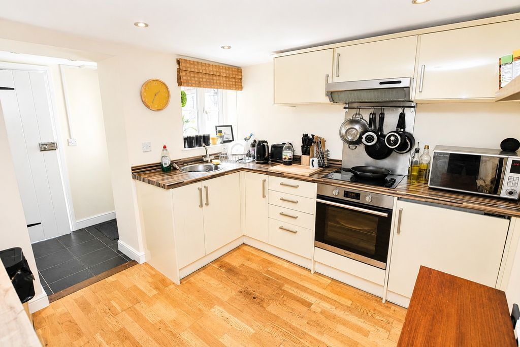 Property photo 3 of 11 Photo 6