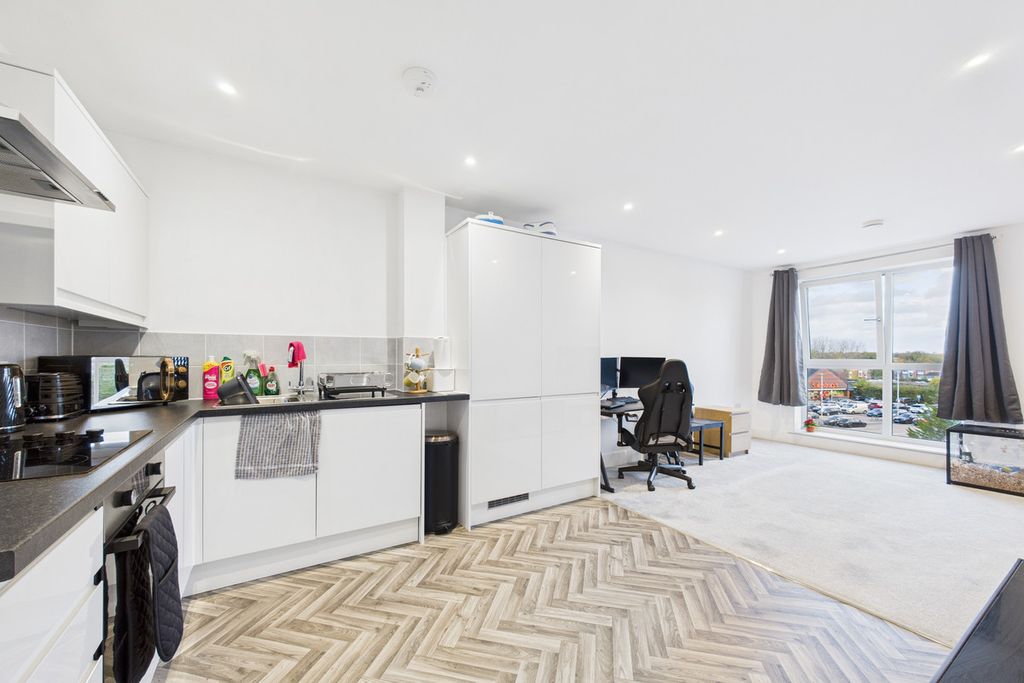 Property photo 2 of 8