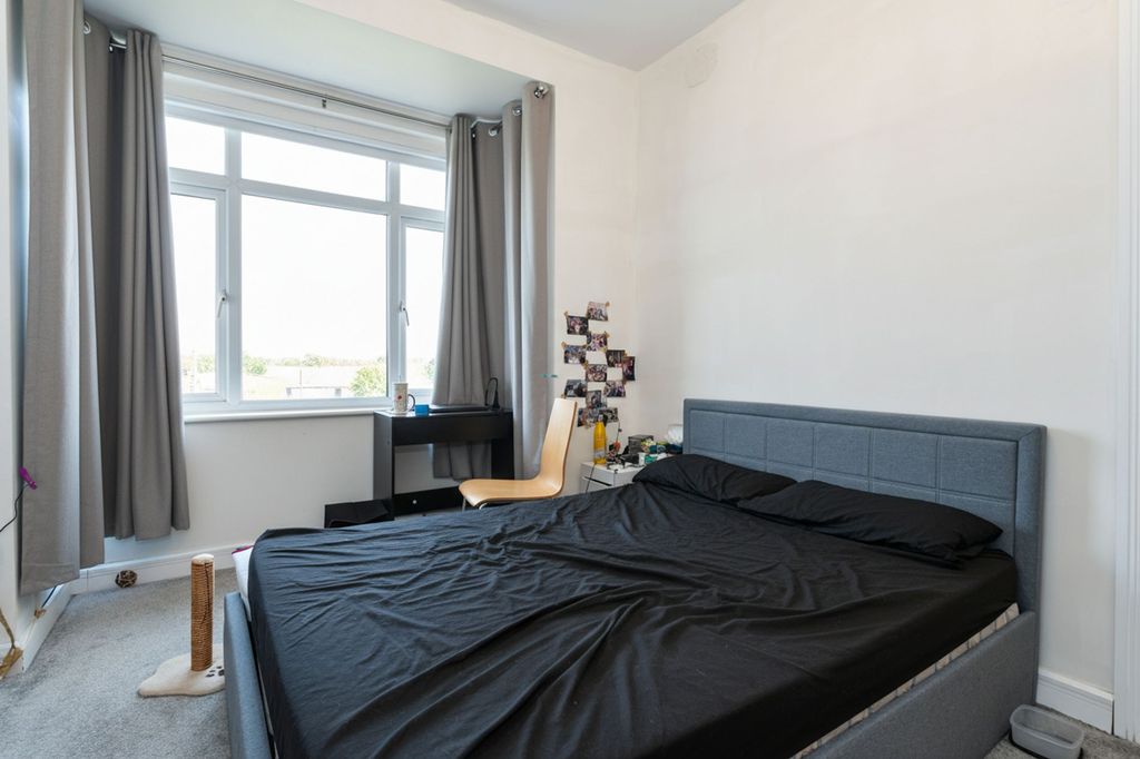 Property photo 3 of 25 Lounge