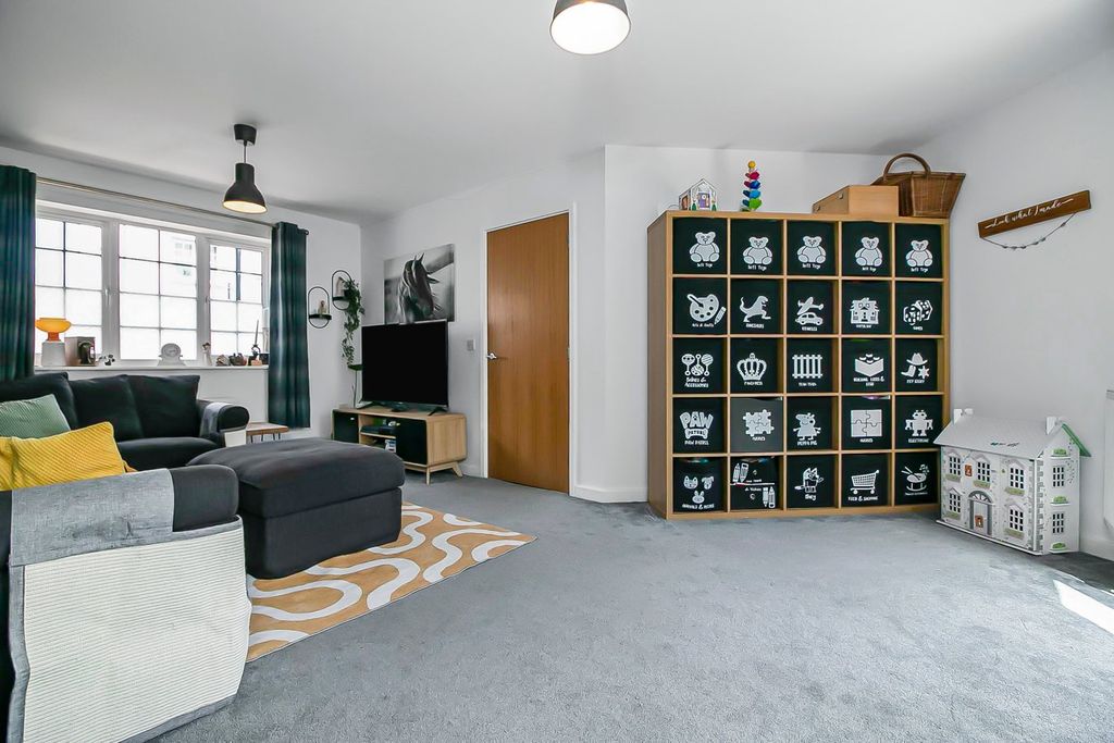 Property photo 2 of 19