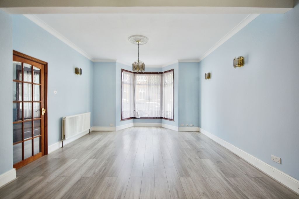 Property photo 3 of 19 Pbox-Img.Jpg