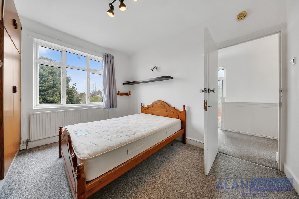 Property photo 3 of 26