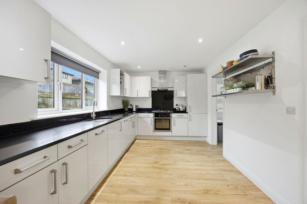 Property photo 2 of 26