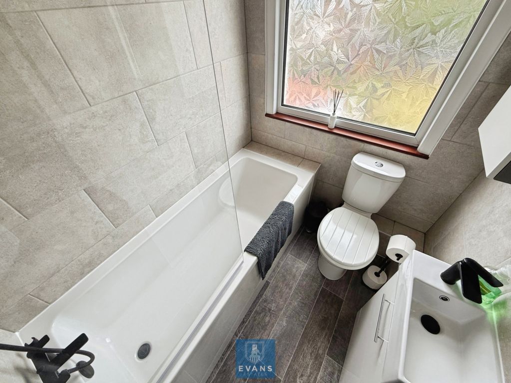 Property photo 3 of 14 Bathroom