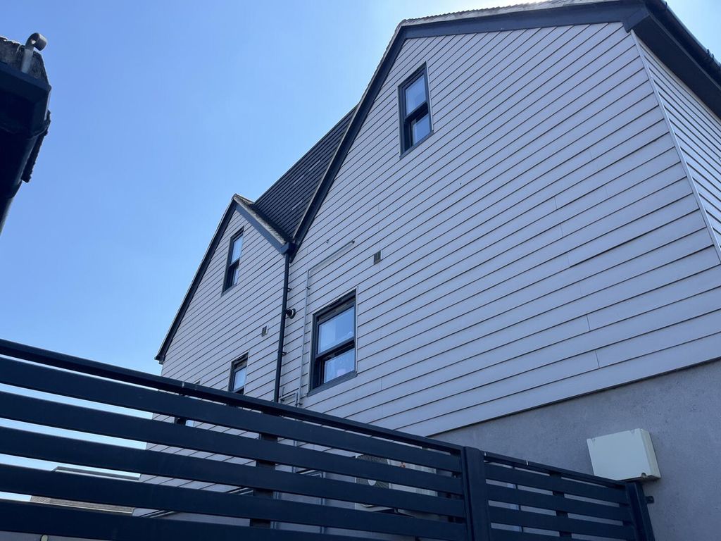 Property photo 2 of 9 Exterior