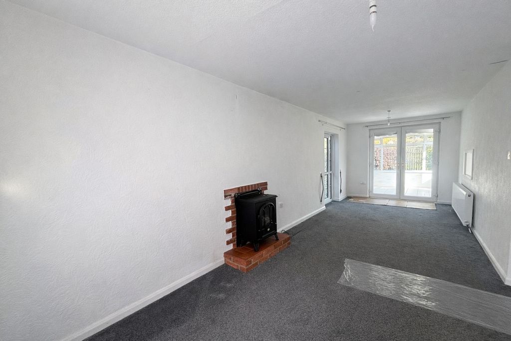 Property photo 3 of 15 Living Room