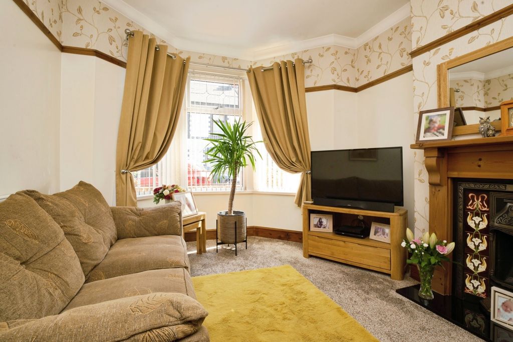 Property photo 2 of 14 Lounge