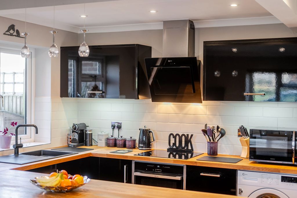 Property photo 2 of 14 Kitchen