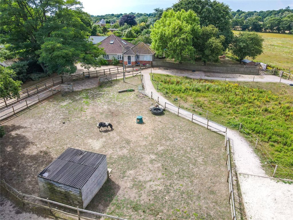 Property photo 1 of 34 Picture No. 04