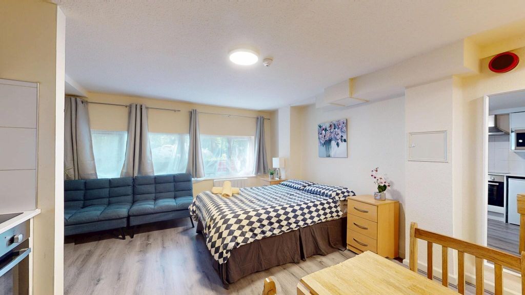 Property photo 1 of 11 Bedroom