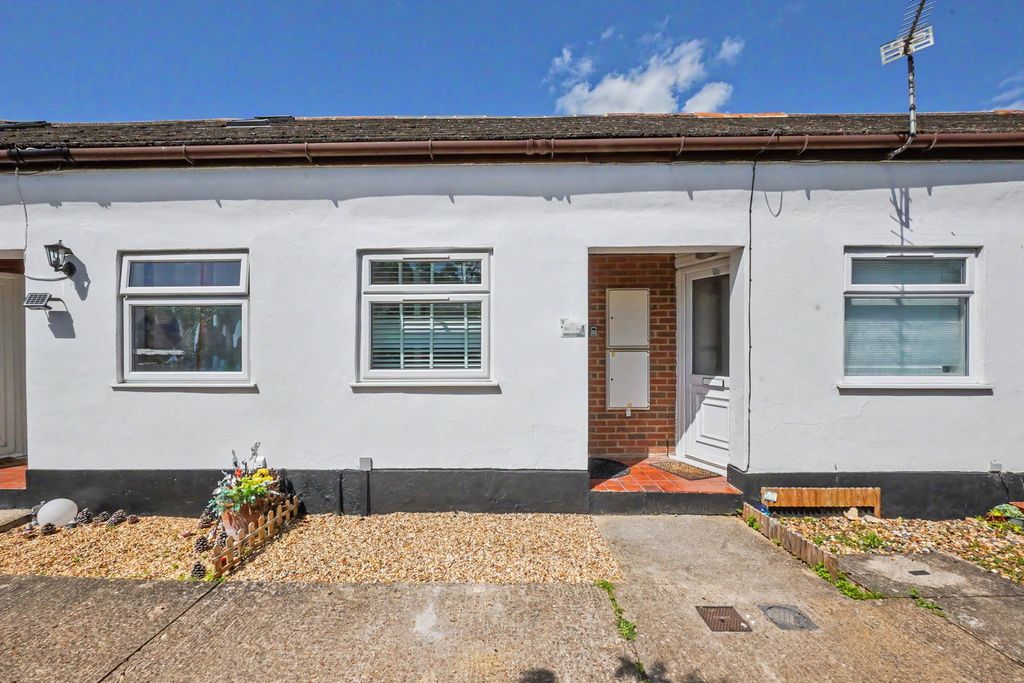 Property photo 2 of 23