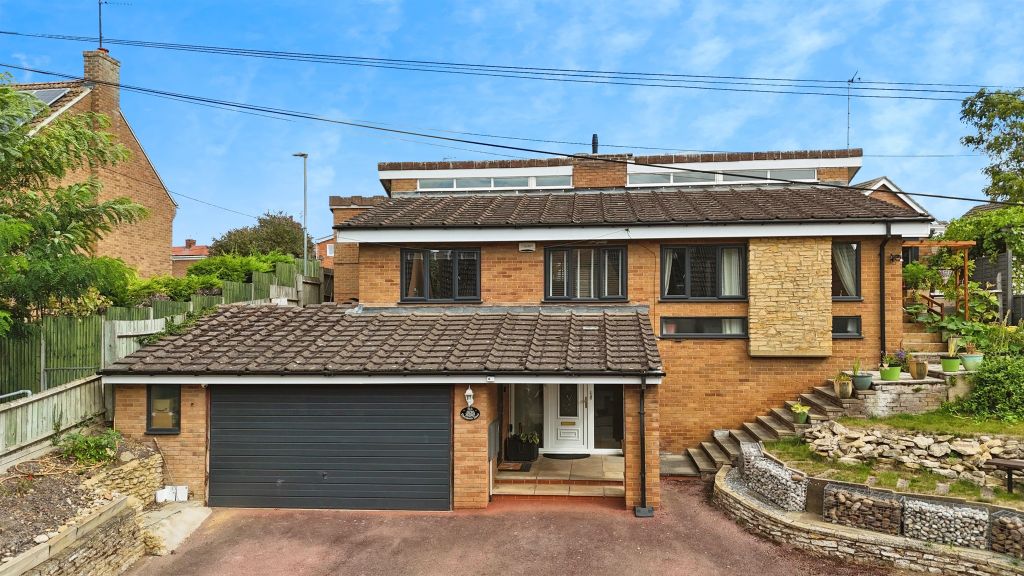 Property photo 1 of 32