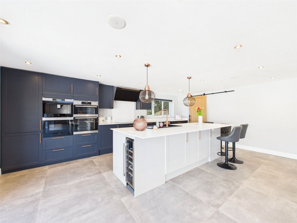 Property photo 2 of 29 Picture No. 21