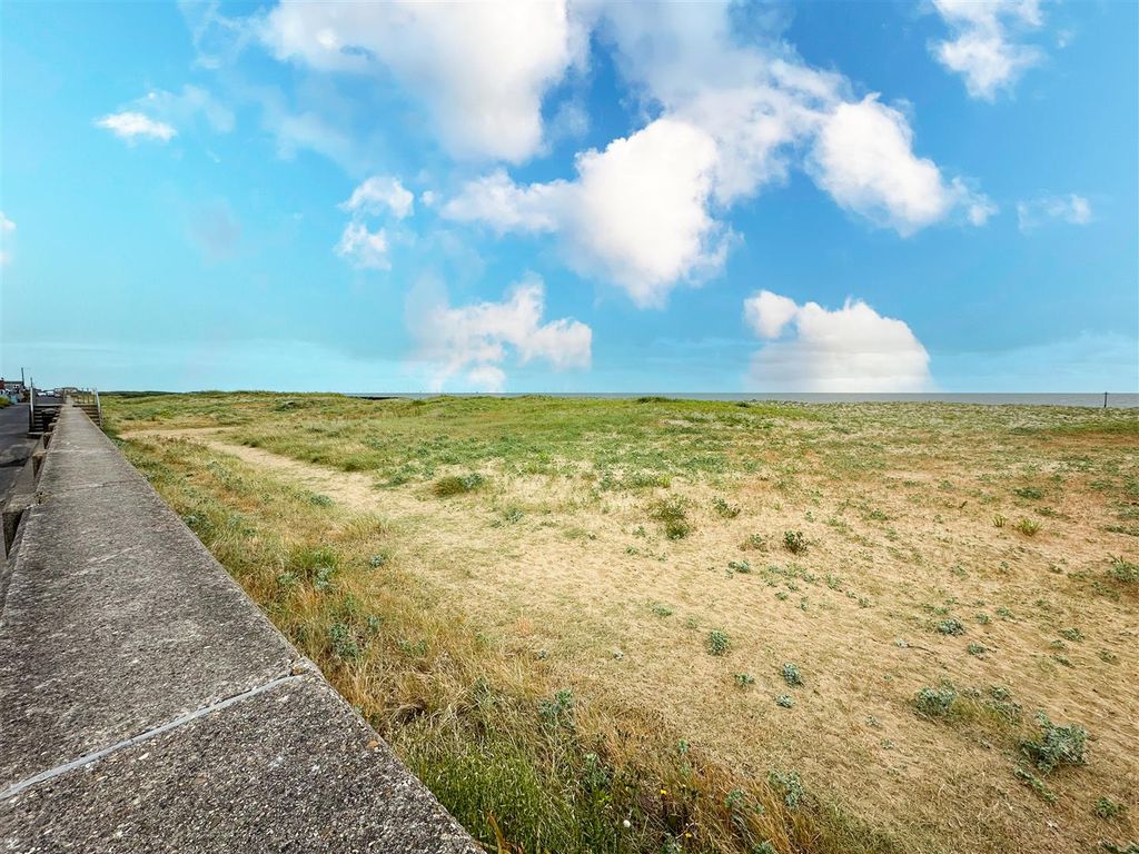 Property photo 2 of 14 Jaywick Sea Front