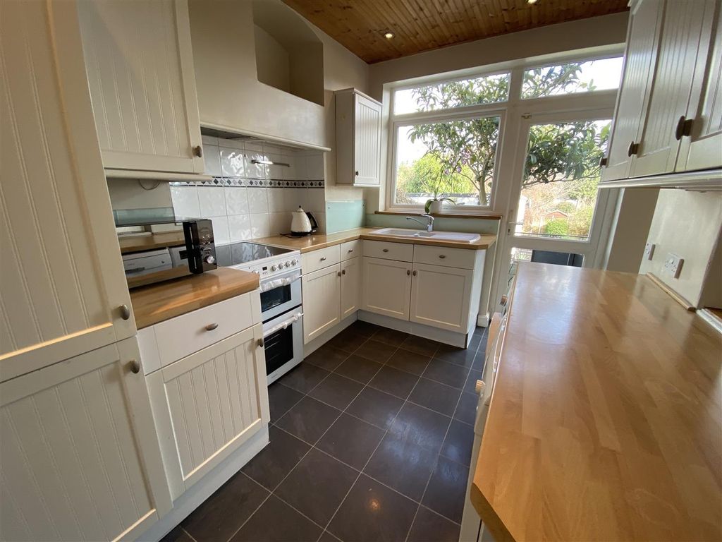 Property photo 3 of 30 Kitchen