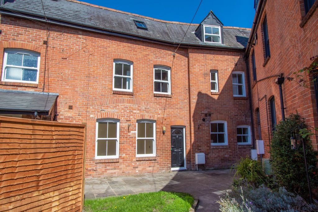 Property photo 1 of 11 Front