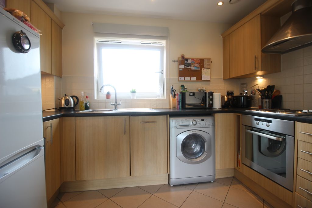 Property photo 3 of 8 Kitchen