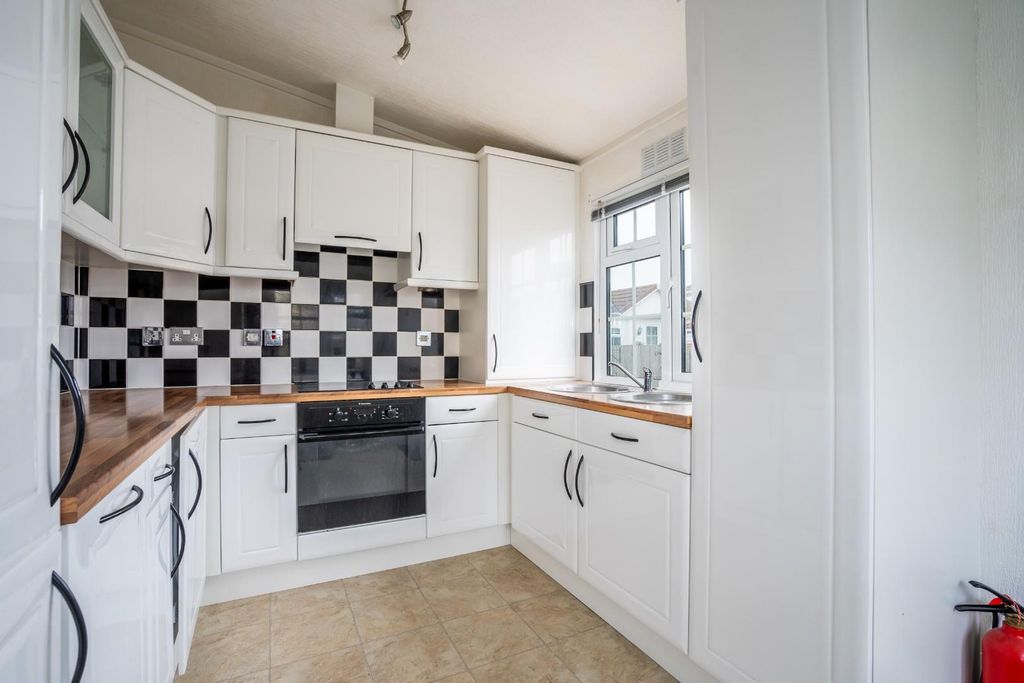 Property photo 2 of 10 The Crescent (4 Of 7).Jpg