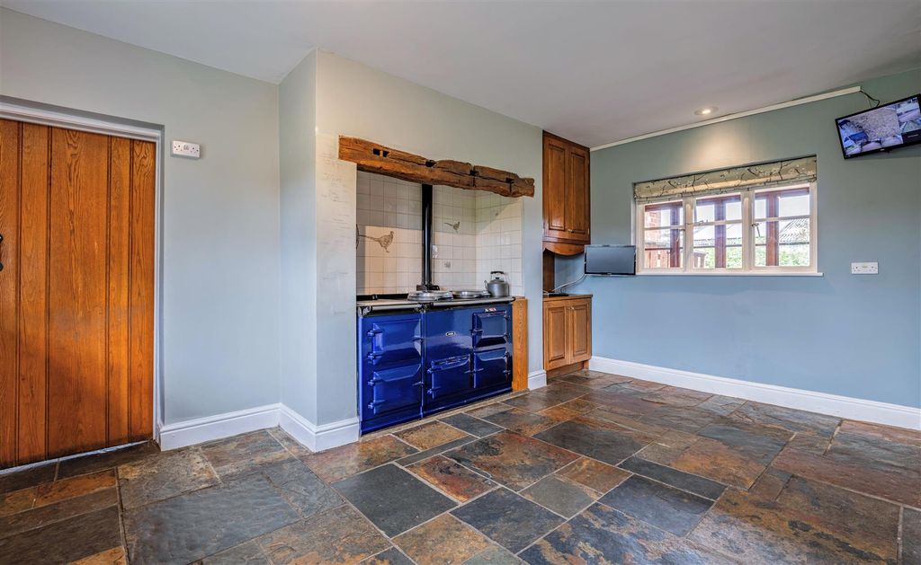 Additional image 8 of 6 bed farmhouse for saleLot 1 - Hill Court Farm, Pershore, Worcestershire WR10