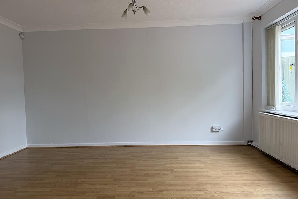 Property photo 2 of 10 Living Room