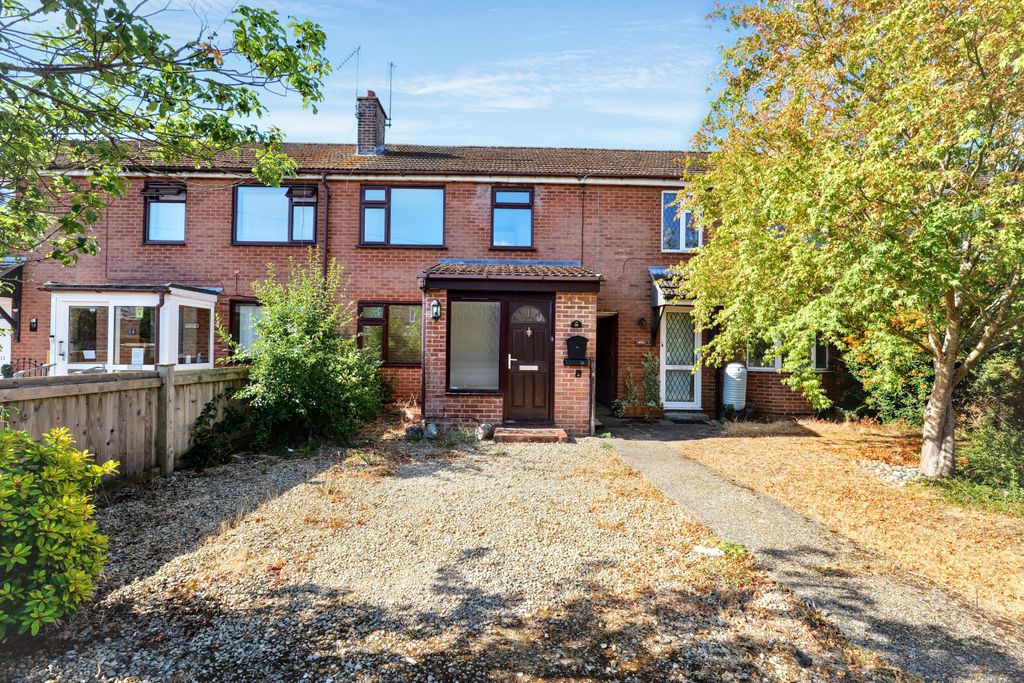 Property photo 1 of 15 16 Devon Drive, Chandlers Ford, Eastleigh, So53 3Gn