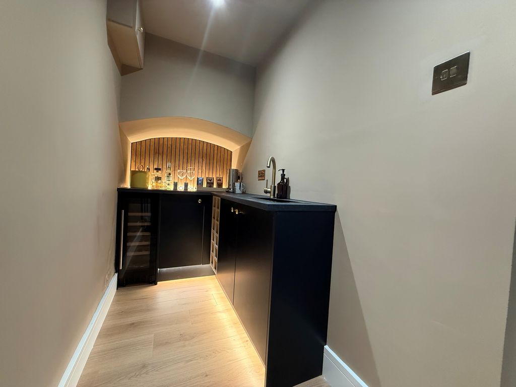 Property photo 3 of 16 Bedroom