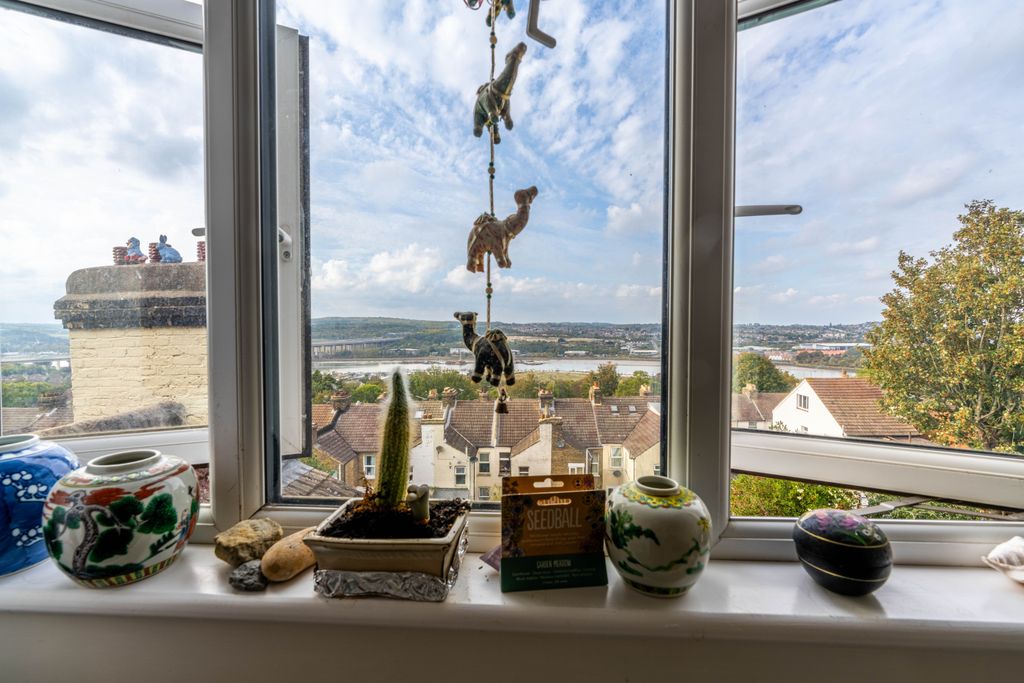 Property photo 2 of 17 Gallery