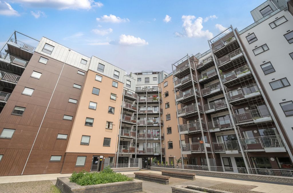 Property photo 3 of 15 1307136-13-6846Fa...