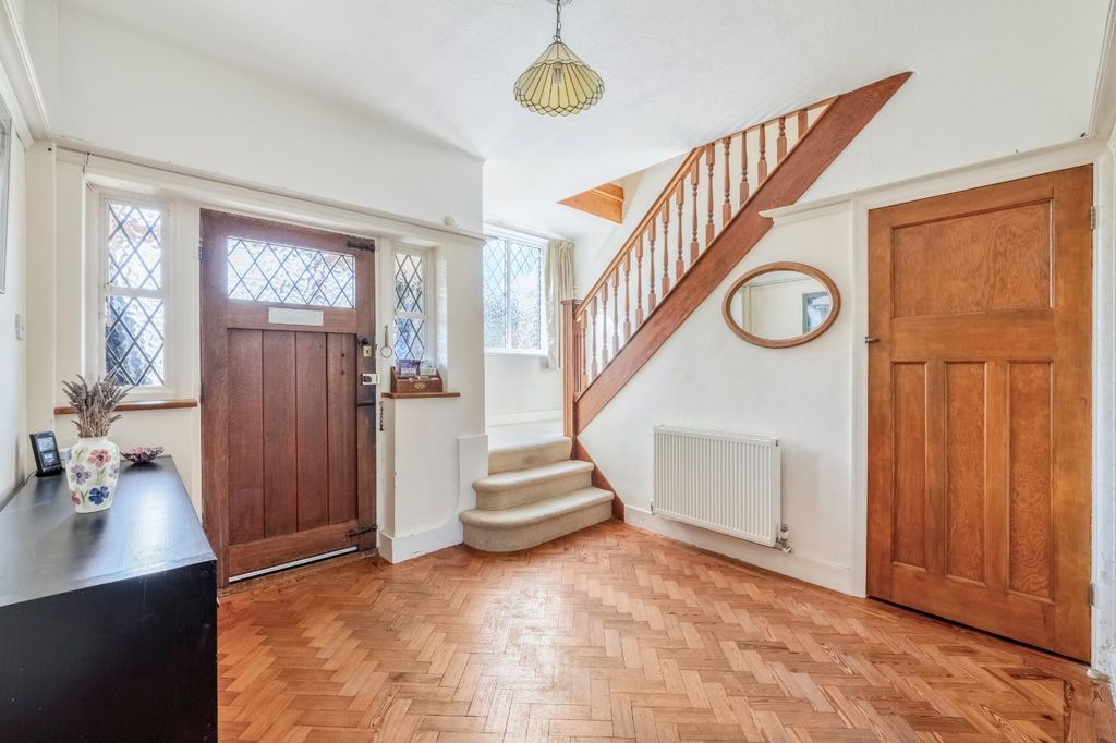 Property photo 2 of 30 Entrance Hall